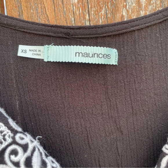 MAURICES Women’s Black White Boho Aztec Lacy Sleeveless Shirt Size XS - Picture 4 of 8